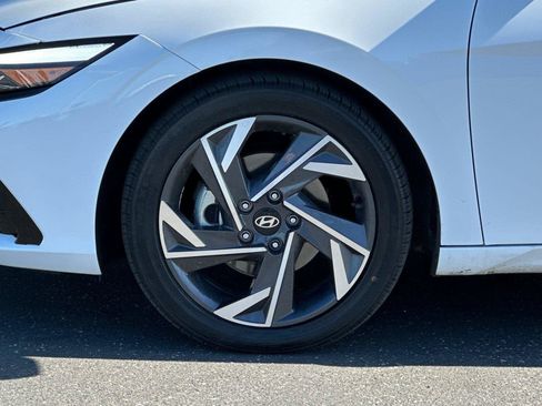 Used 2025 Hyundai Elantra SEL FWD image 24