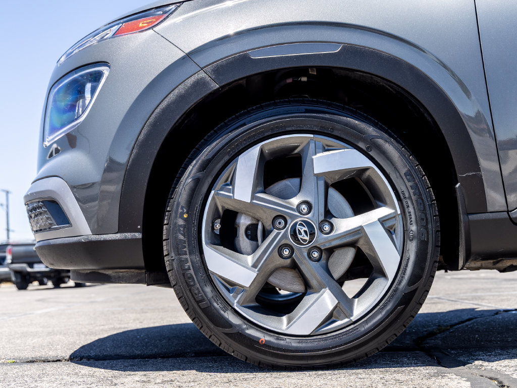 Used 2024 Hyundai Venue Limited FWD image 11
