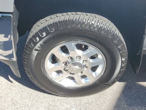 Used 2015 Chevrolet Silverado 2500 LT w/ LT Convenience Package image 11