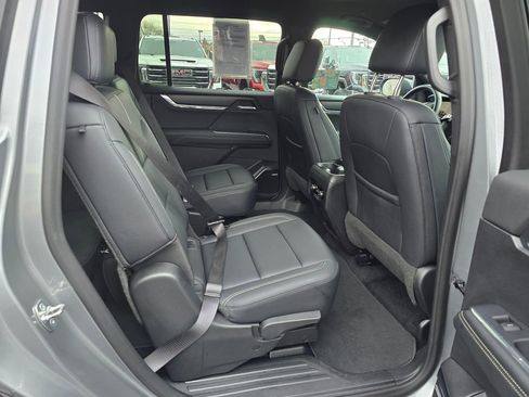 Used 2024 GMC Acadia Elevation image 12