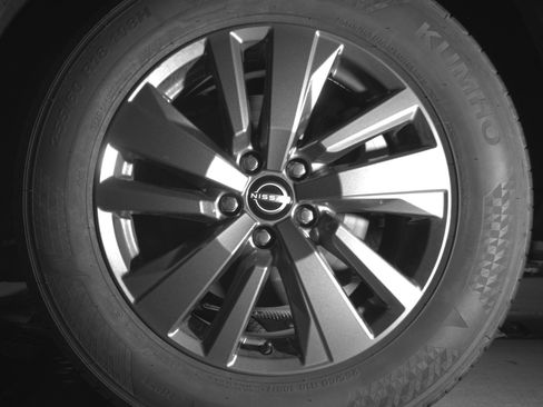 Used 2025 Nissan Pathfinder SV FWD image 14