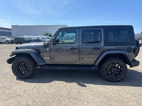 Used 2023 Jeep Wrangler Unlimited Sahara w/ Cold Weather Group AWD/4WD image 8