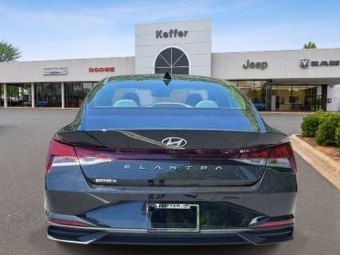 Used 2021 Hyundai Elantra SEL FWD image 4