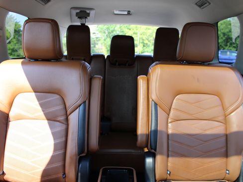 Used 2024 Nissan Pathfinder Platinum AWD/4WD image 15
