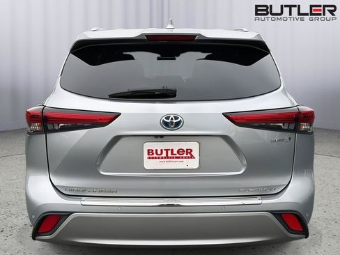 Used 2020 Toyota Highlander Platinum FWD image 5