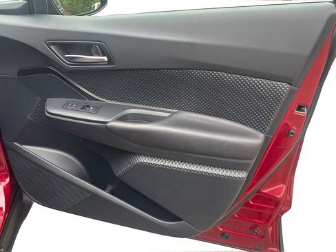 Used 2018 Toyota C-HR XLE FWD image 19