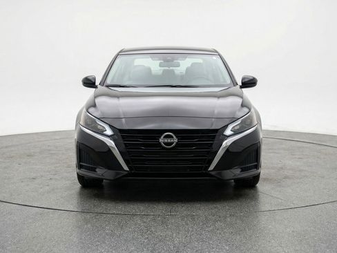 Used 2025 Nissan Altima 2.5 SV image 2