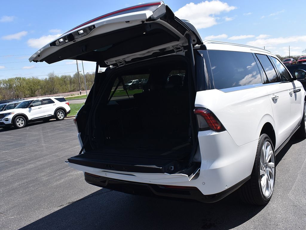Used 2025 Lincoln Navigator L Black Label AWD/4WD image 32
