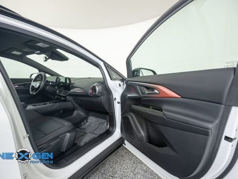 Used 2024 Chevrolet Equinox EV RS FWD image 38