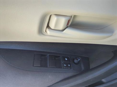Used 2025 Toyota Corolla LE FWD image 10