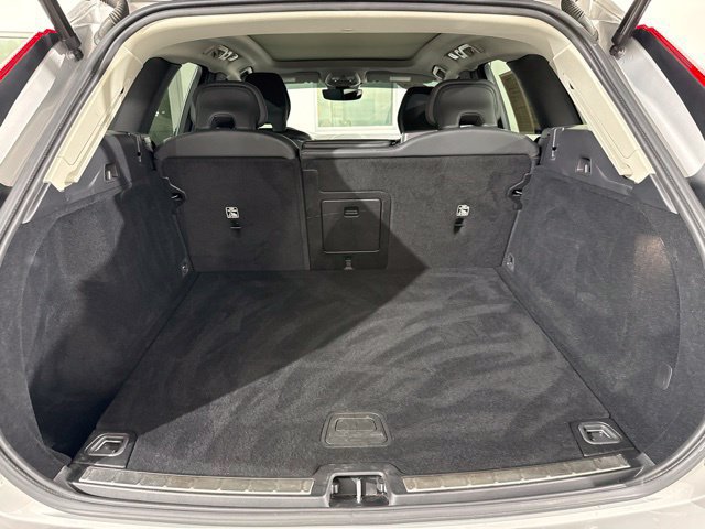 Used 2024 Volvo XC60 B5 Plus AWD/4WD image 10