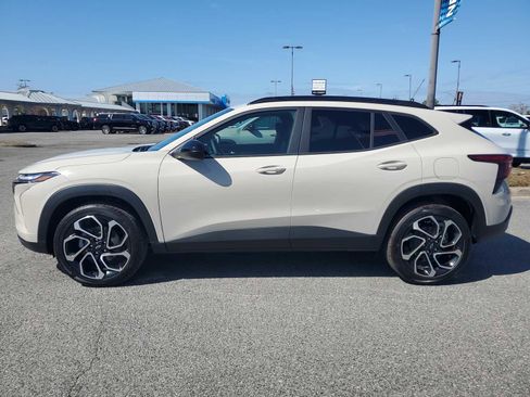 New 2026 Chevrolet Trax RS w/ Sunroof Package FWD image 2