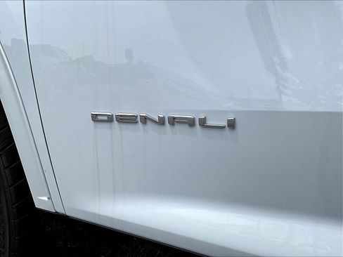 New 2026 GMC Acadia Denali Ultimate w/ LPO, Floor Liner Package AWD/4WD image 8