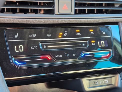 Certified 2025 Volkswagen Jetta Sport FWD image 21