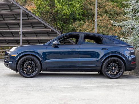Certified 2025 Porsche Cayenne Coupe AWD/4WD image 2