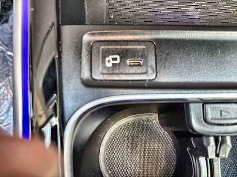 Used 2022 Mercedes-Benz GLB 250 image 30