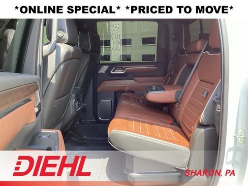 Used 2024 GMC Sierra 3500 Denali Ultimate AWD/4WD image 15