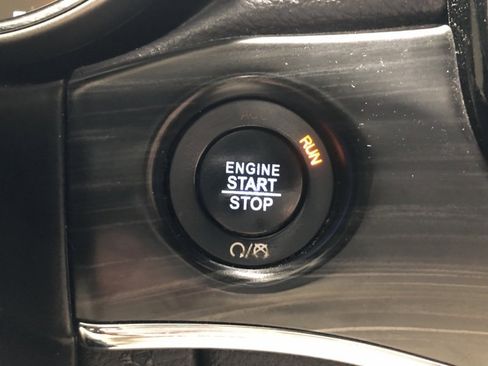 Used 2019 Jeep Grand Cherokee Limited w/ Luxury Group II image 27