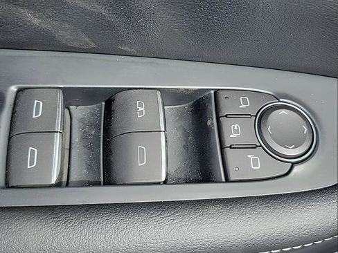 Used 2025 Buick Enclave Avenir image 18