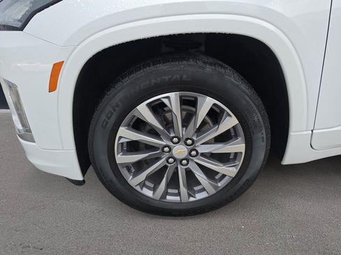 Used 2023 Chevrolet Traverse Premier FWD image 27