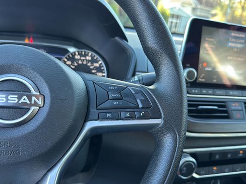 Used 2024 Nissan Altima 2.5 SV image 19