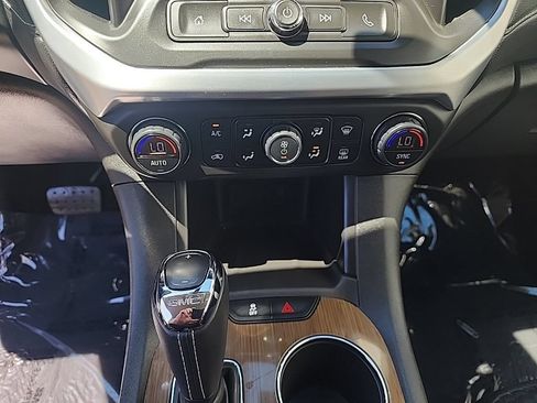 Used 2019 GMC Acadia SLE AWD/4WD image 18