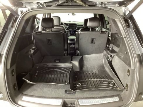 Used 2020 Cadillac XT6 Premium Luxury FWD image 33