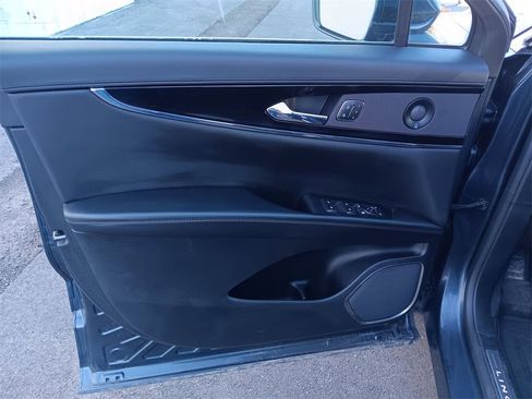 Used 2023 Lincoln Nautilus Reserve w/ Equipment Group 201A image 12