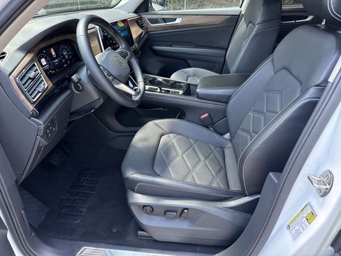 Used 2024 Volkswagen Atlas SE FWD image 9