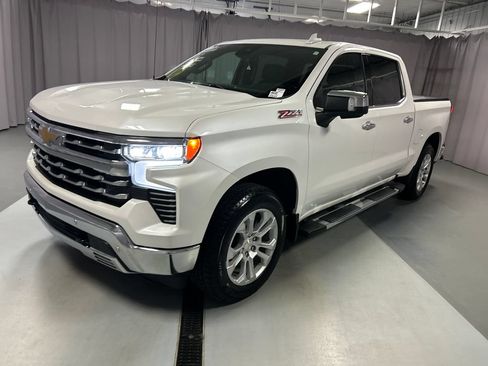 Used 2022 Chevrolet Silverado 1500 LTZ AWD/4WD image 3