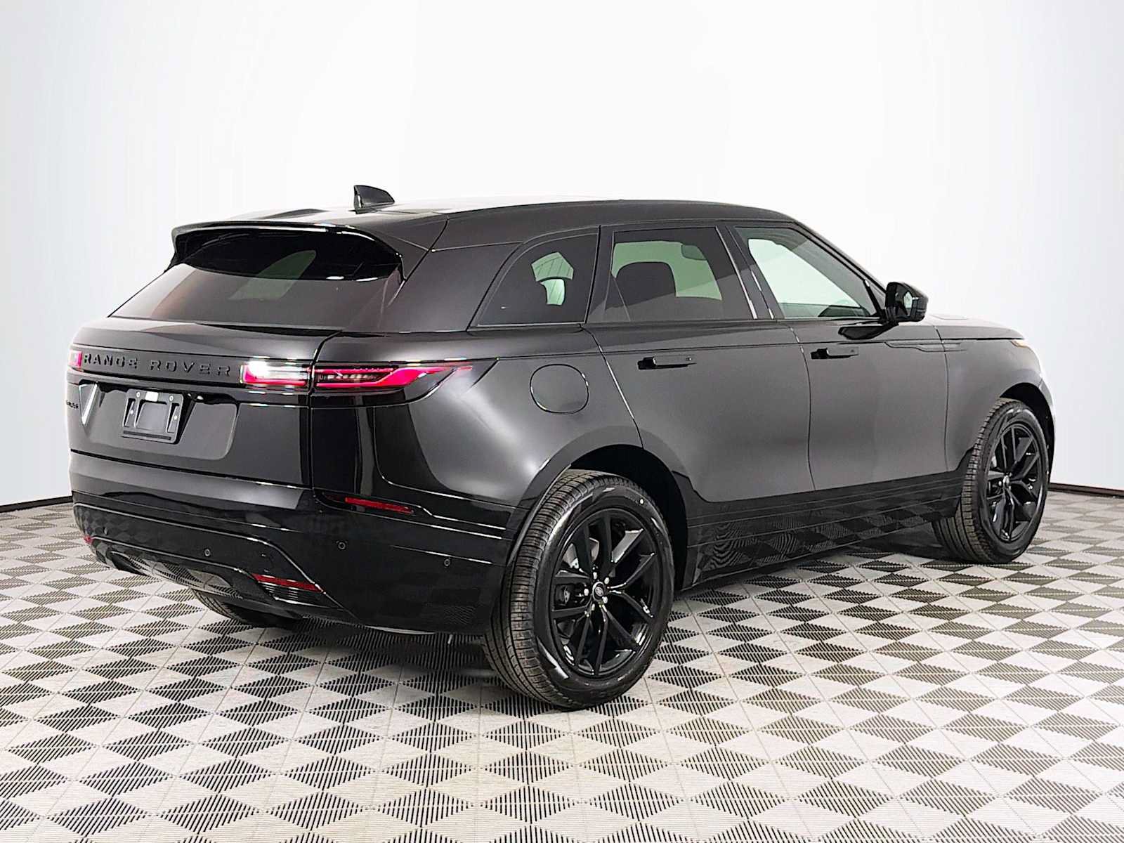 New 2026 Land Rover Range Rover Velar Dynamic SE AWD/4WD image 5