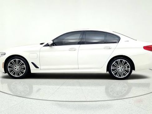 Used 2018 BMW 530e w/ M Sport Package 2 RWD image 5