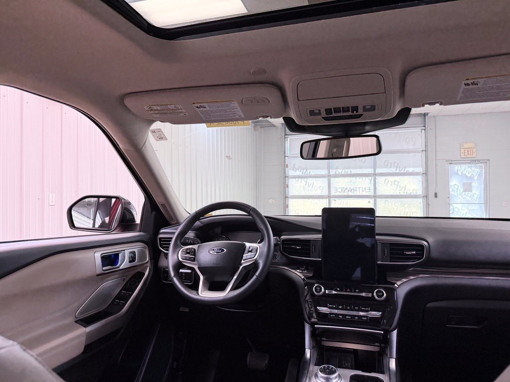 Used 2023 Ford Explorer Limited w/ Limited Technology Package AWD/4WD image 31