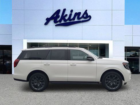 New 2026 Ford Expedition Platinum w/ Stealth Appearance Package AWD/4WD image 1
