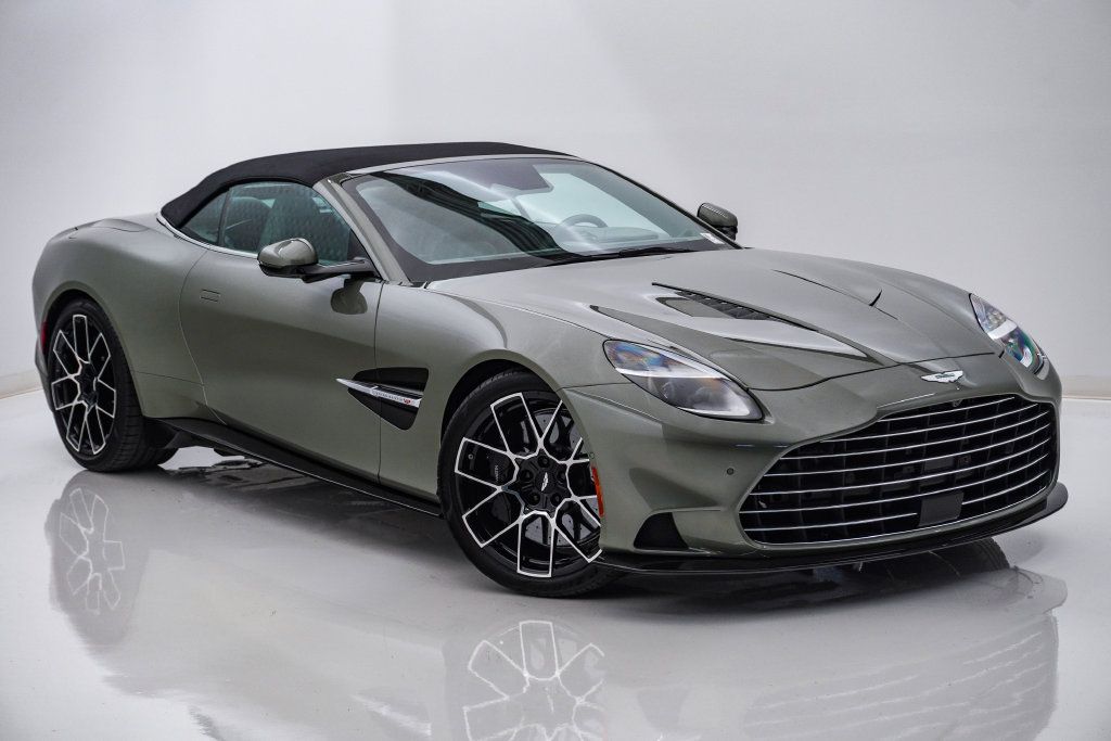 Used 2026 Aston Martin Vanquish Convertible RWD image 7
