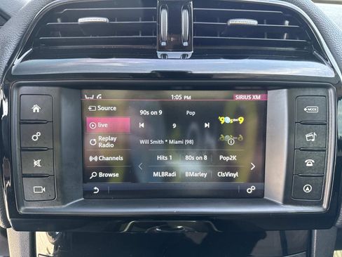 Used 2018 Jaguar F-PACE Premium image 29