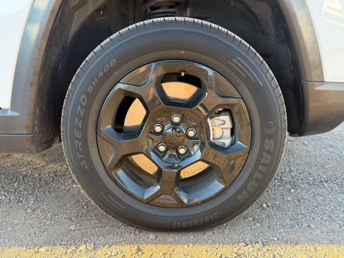 Used 2024 Jeep Compass Trailhawk image 7