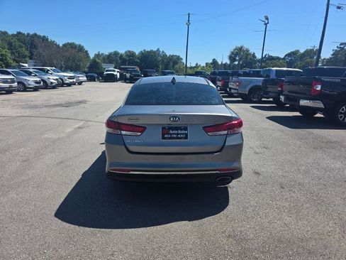 Used 2016 Kia Optima LX w/ LX Convenience Package FWD image 3