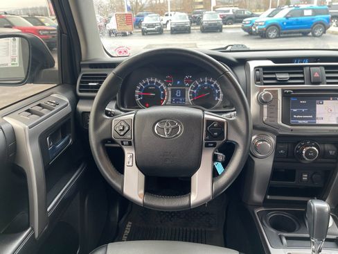 Used 2018 Toyota 4Runner SR5 Premium image 16