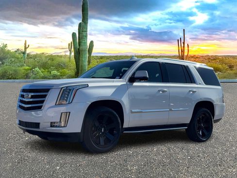 Used 2020 Cadillac Escalade Luxury image 2