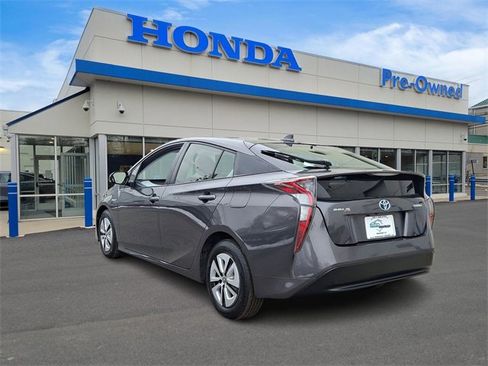 Used 2016 Toyota Prius Four image 6