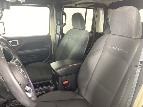 Used 2020 Jeep Gladiator Overland AWD/4WD image 14