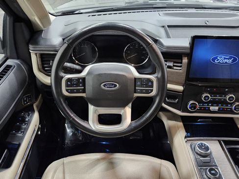 Used 2024 Ford Expedition Limited image 29