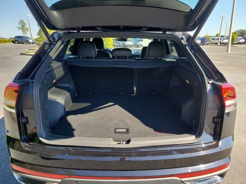 Used 2023 Volkswagen Atlas Cross Sport SE image 11