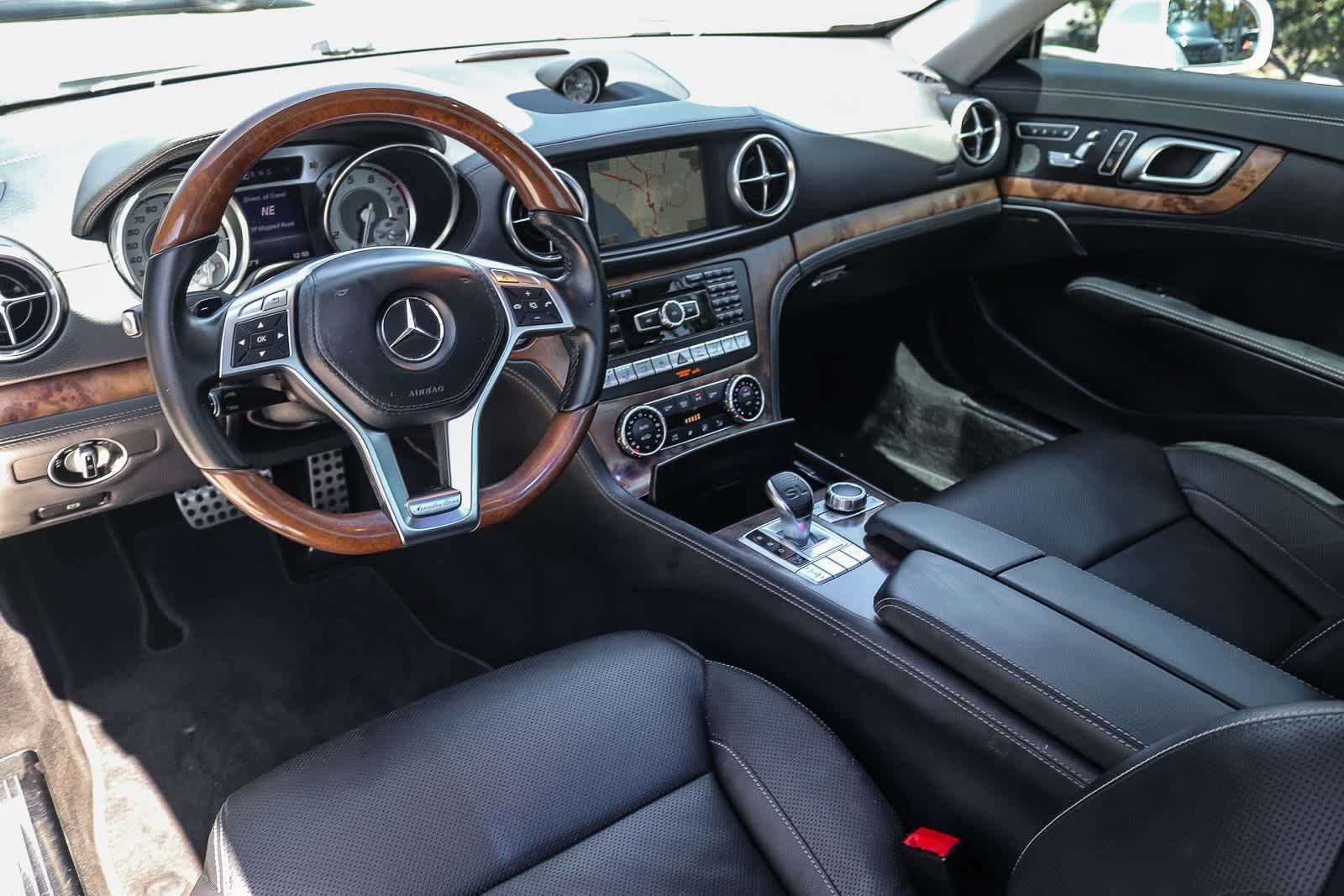 Used 2016 Mercedes-Benz SL 550 w/ Driver Assistance Package image 10