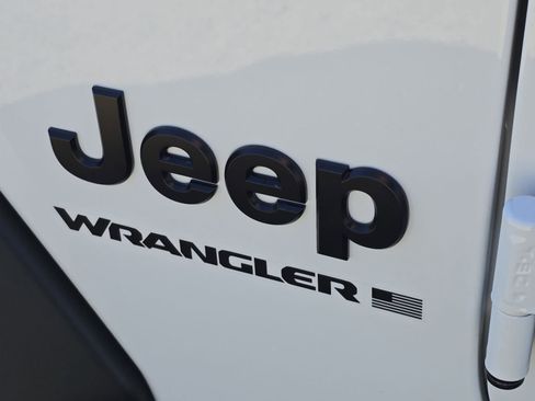 Used 2025 Jeep Wrangler Sport image 30