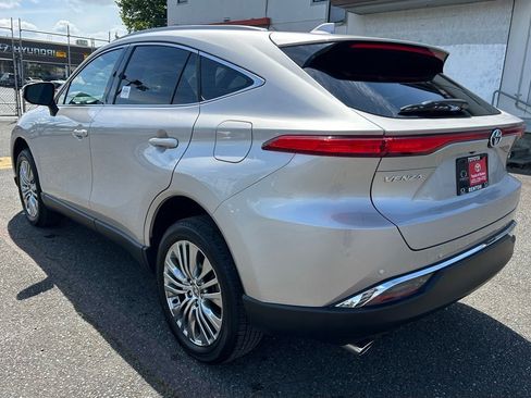 Certified 2023 Toyota Venza XLE AWD/4WD image 7