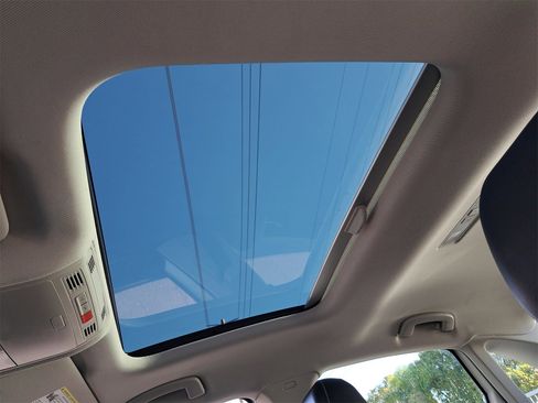 Used 2022 Volkswagen Jetta SE image 29