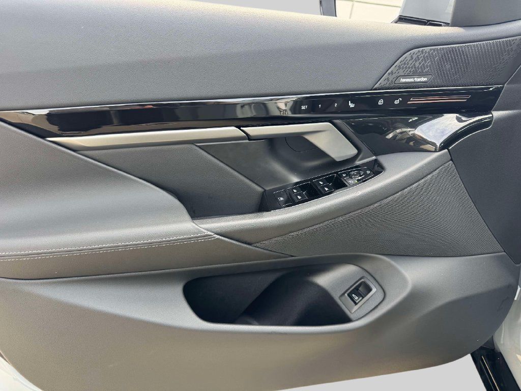 Certified 2026 BMW 530i xDrive AWD/4WD image 18