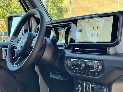 Used 2024 Jeep Wrangler Sport S image 34